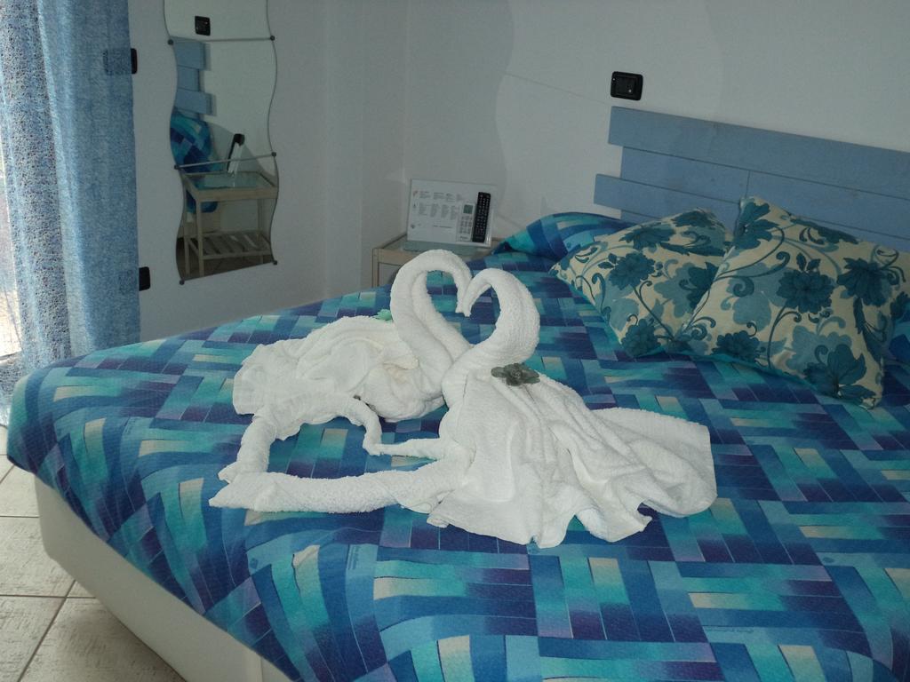 Bed and Breakfast A 2 Passi Dagli Dei Аджерола Номер фото
