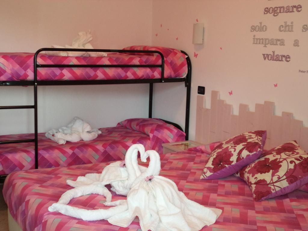 Bed and Breakfast A 2 Passi Dagli Dei Аджерола Номер фото