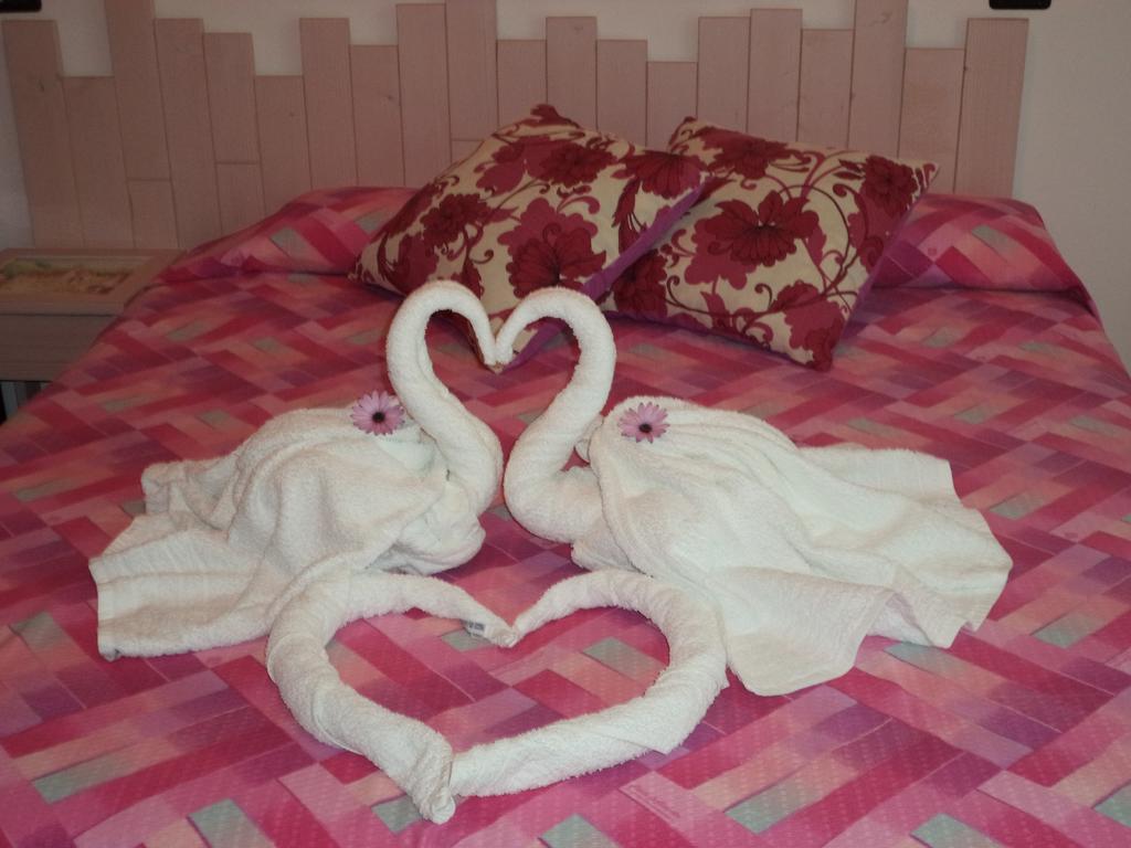Bed and Breakfast A 2 Passi Dagli Dei Аджерола Номер фото