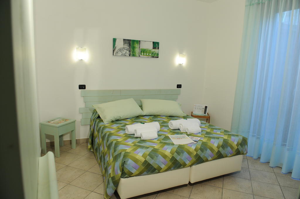 Bed and Breakfast A 2 Passi Dagli Dei Аджерола Номер фото