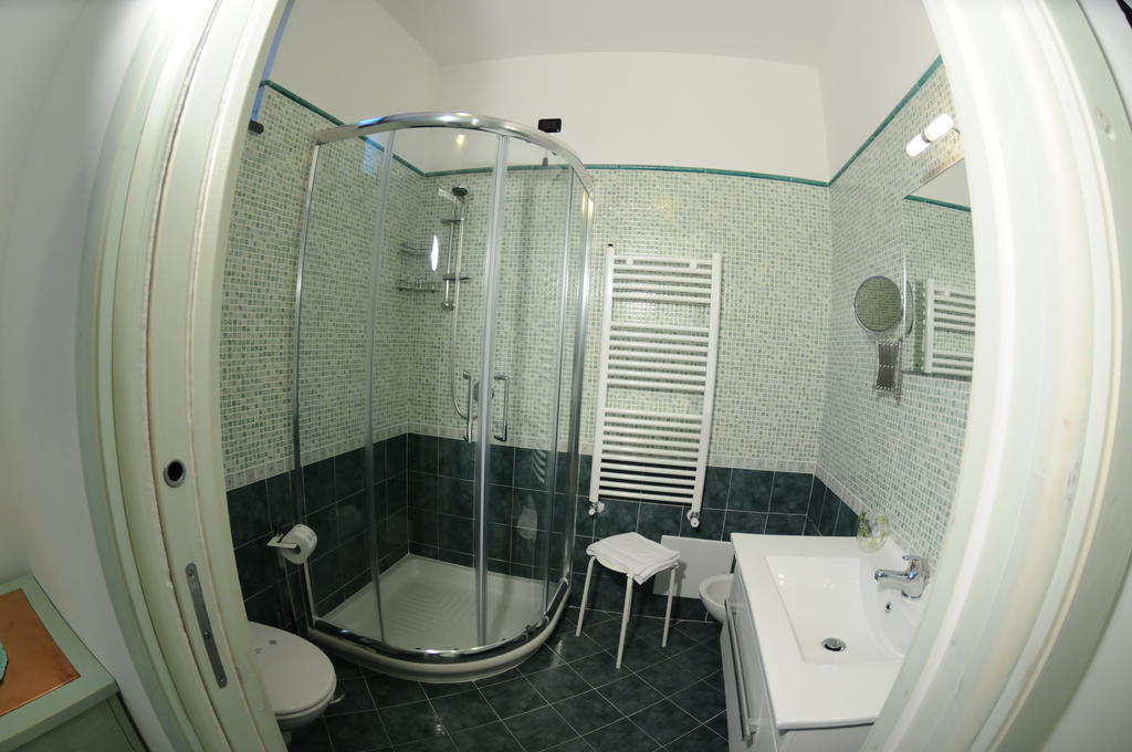 Bed and Breakfast A 2 Passi Dagli Dei Аджерола Номер фото